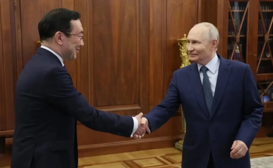 Глава Якутии А.С. Николаев пригласил Президента России В.В. Путина принять участие в открытии Высшей школы музыки РС (Я) Глава Якутии А.С. Николаев пригласил Президента России В.В. Путина принять участие в открытии Высшей школы музыки РС (Я)